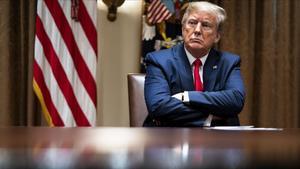 El presidente de Estados Unidos, Donald Trump, durante una reunión con los expertos sanitarios, en la Casa Blanca, el pasado 14 de abril.