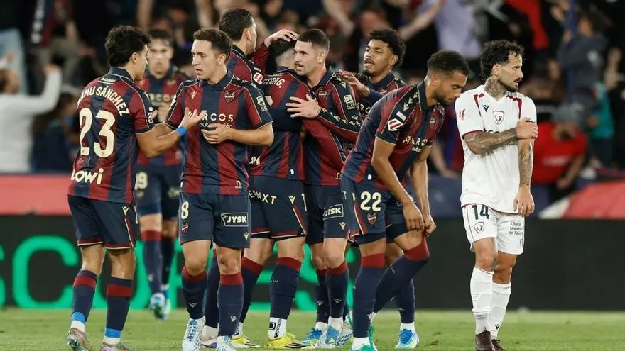 Víctor García recorta distancias y mete al Levante en el partido