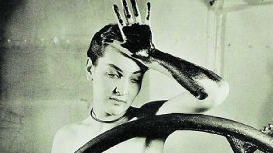 Meret Oppenheim:  
Dada es un nombre de mujer