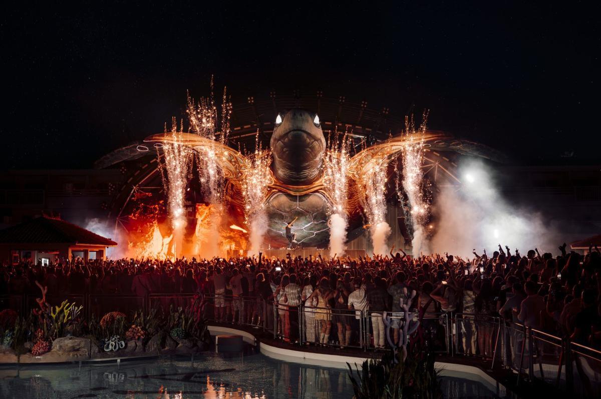 El escenario de Ushuaïa Ibiza en una fiesta Tomorrowland. | TNL
