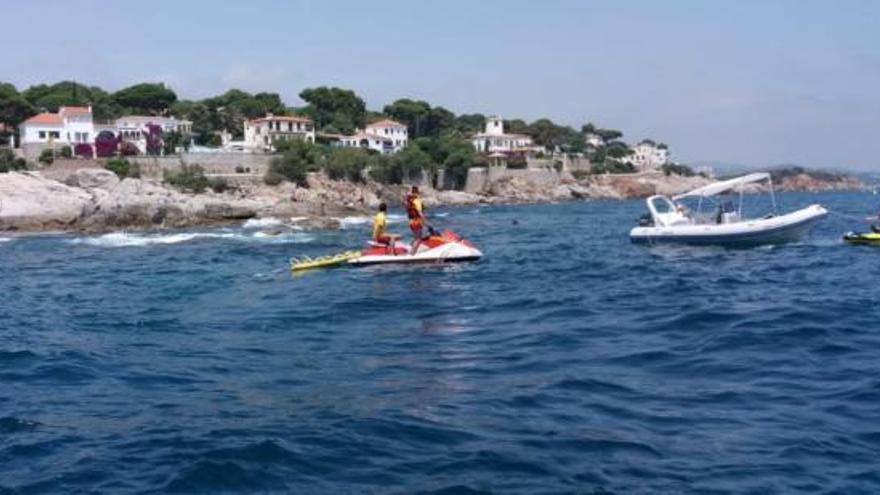 Rescaten quatre persones que havien naufragat a Platja d&#039;Aro Policia Local Platja d&#039;Aro