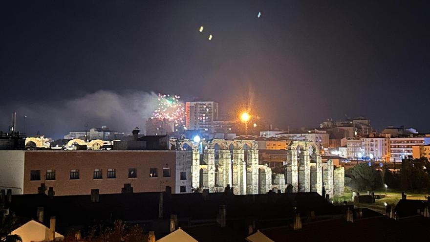 Luz y color en el cielo de Mérida para darle la bienvenida al 2024