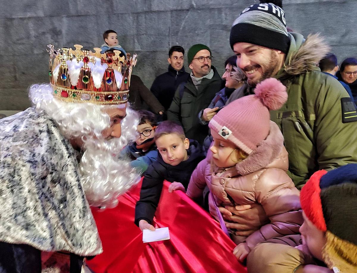 Las fotos de Sus Majestades los Reyes Magos recorriendo Cangas