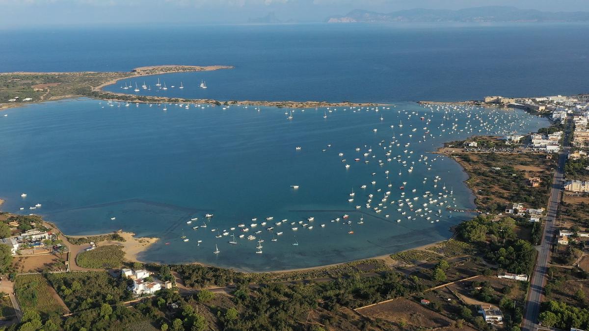 Vista aérea de s&#039;Estany des Peix en junio de 2021, antes de las obras.