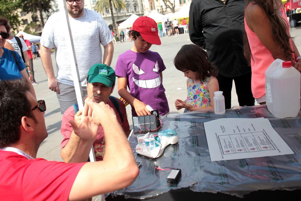 La UPV llena de ciencia la plaza del Ayuntamiento