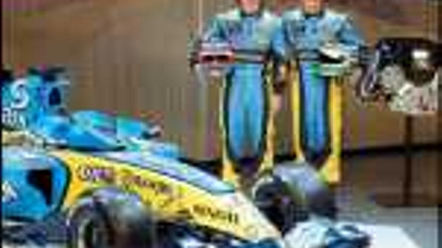 Alonso y Fisichella, junto al nuevo Renault. / Pascal Deschamps