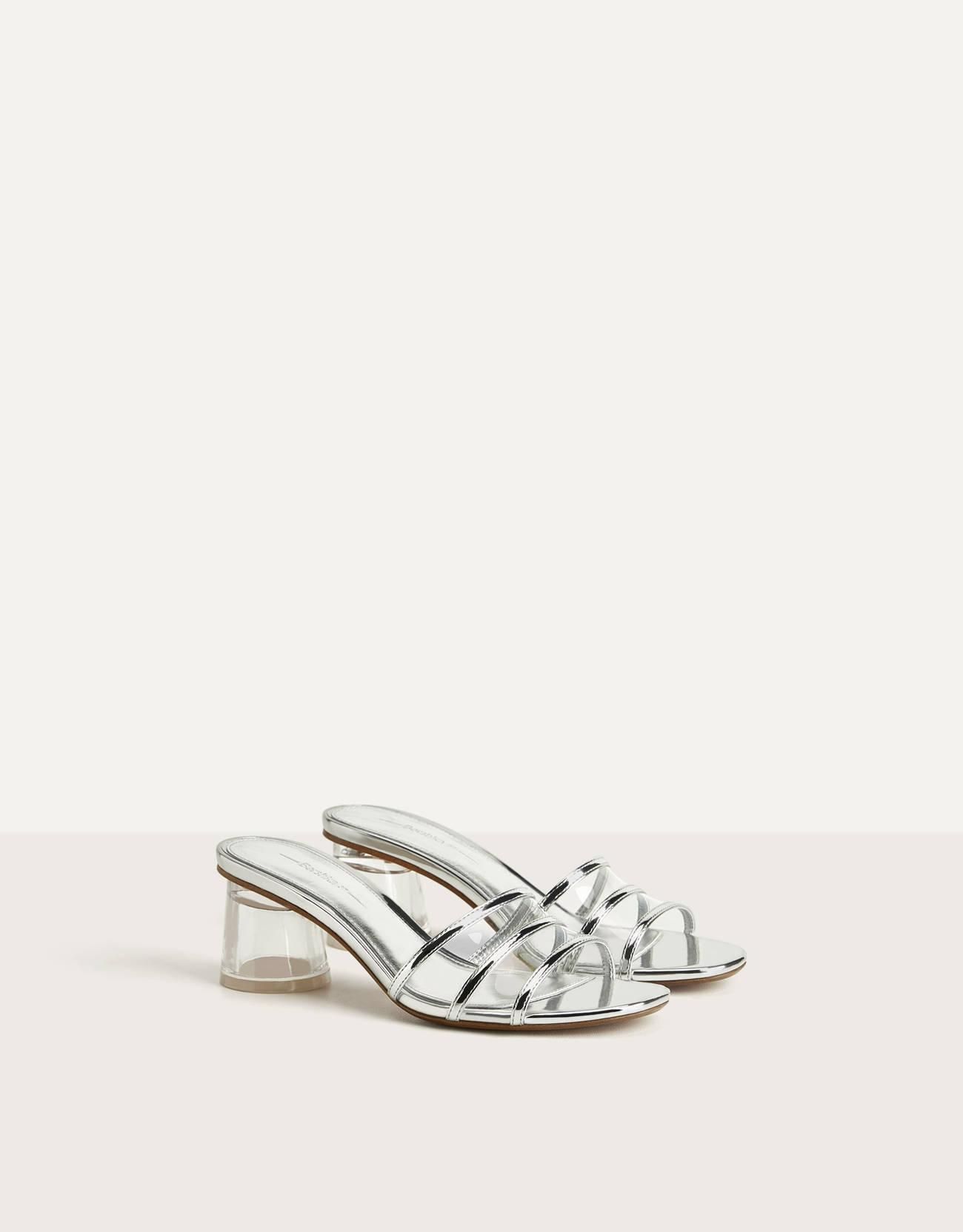 Sandalias metalizadas de las rebajas de Bershka