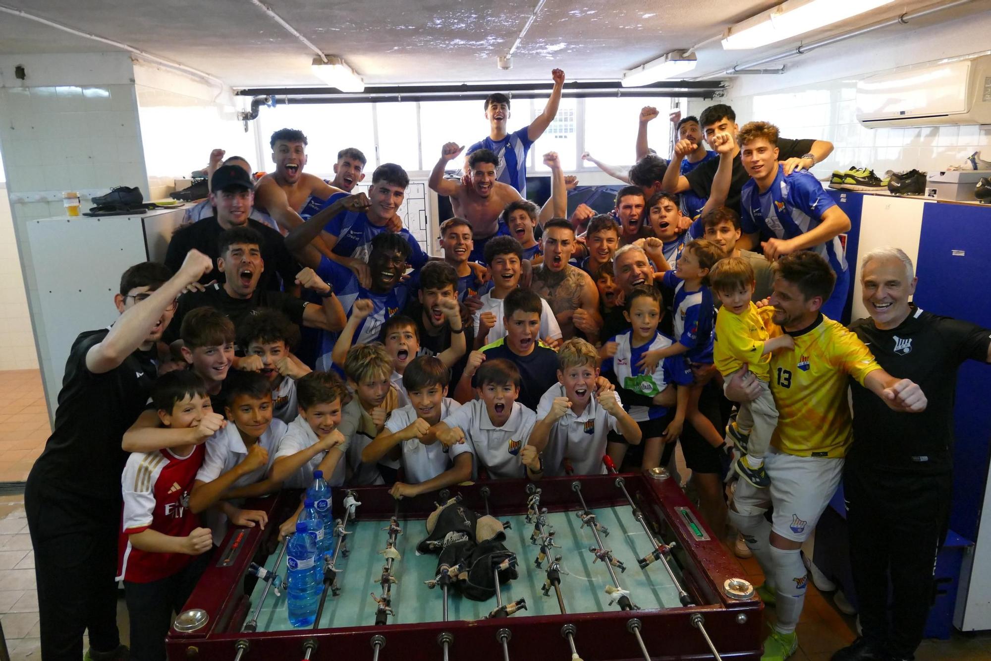 Eufòria al Figueres celebrant l'accés a la promoció d’ascens a Tercera RFEF