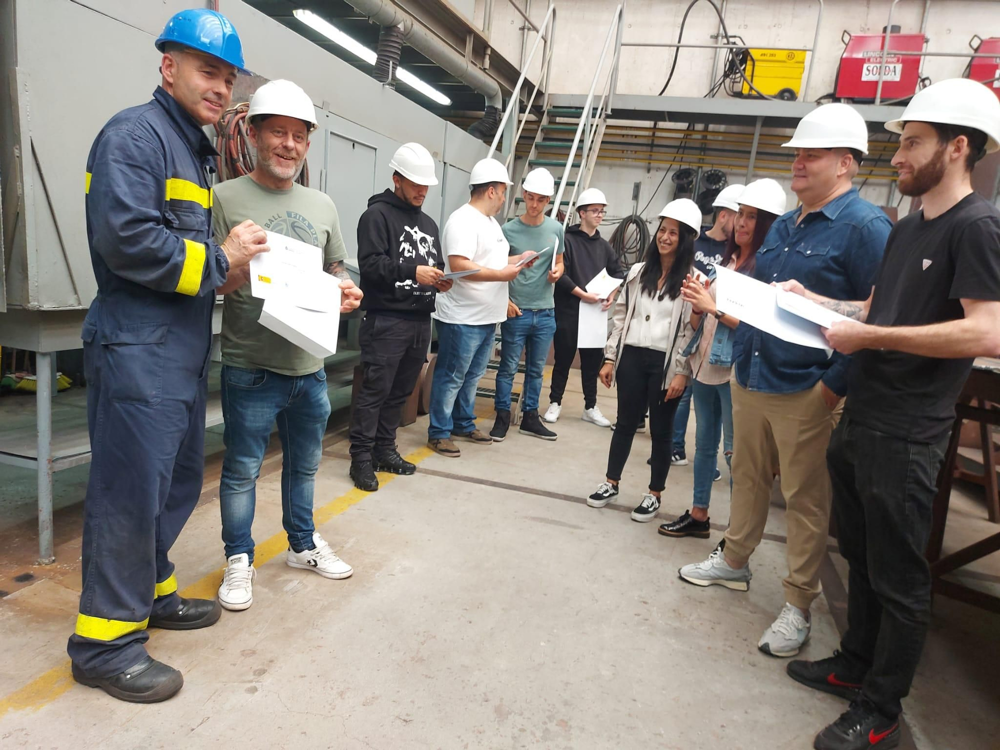 En imágenes: Así fue la entrega de títulos del curso de formación a la carta del Sepepa para Gondán