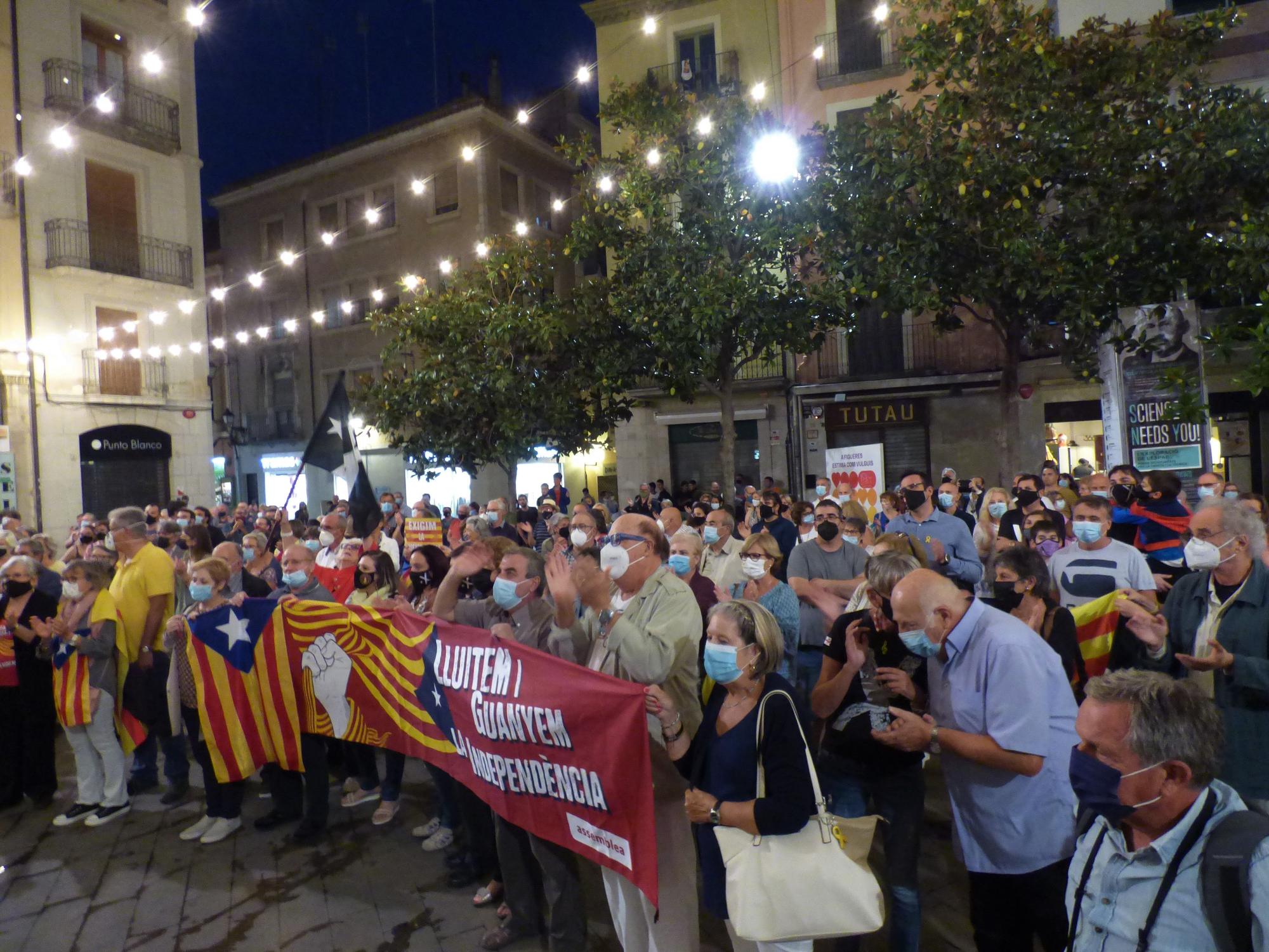 Concentració Free Puigdemont a Figueres