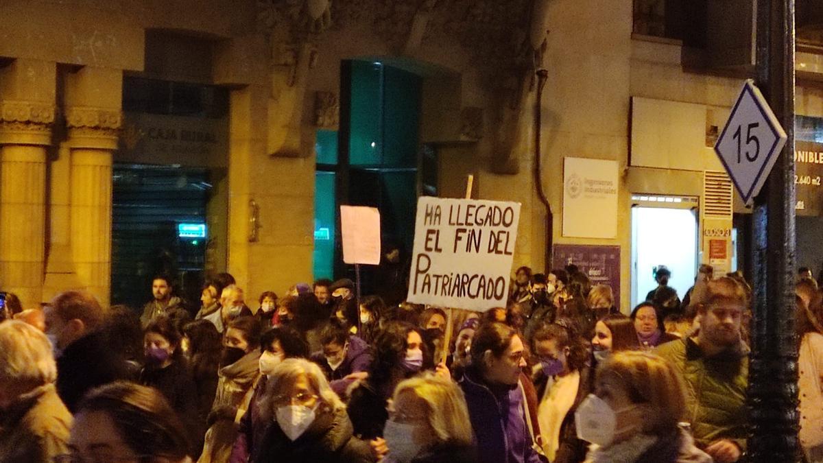Una pancarta vista en la manifestación de esta tarde en Zaragoza.