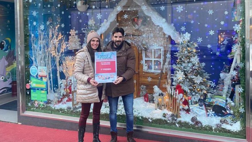 J. Kids, premio al mejor escaparate navideño de Cambre | LA OPINIÓN