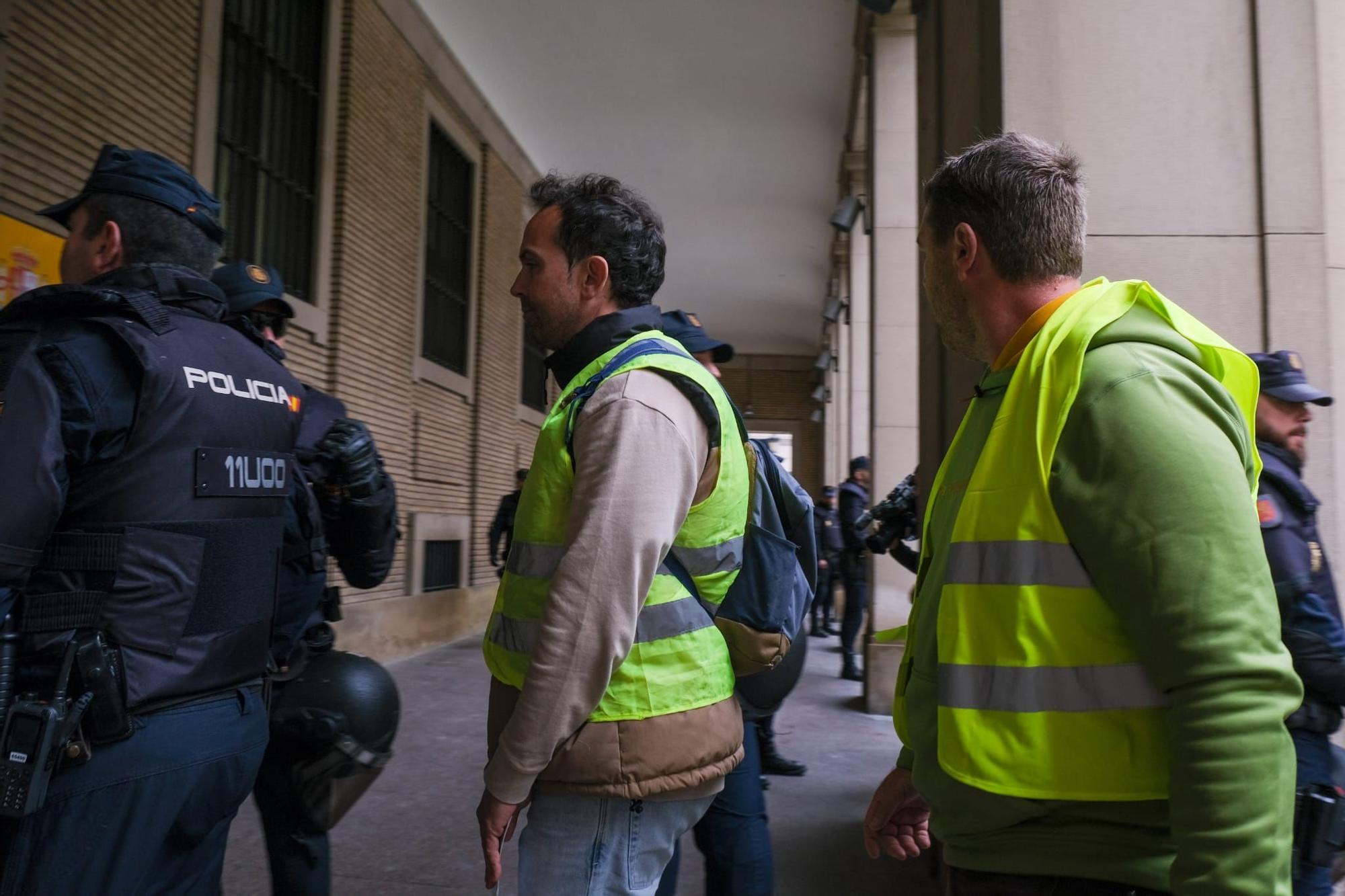 EN IMÁGENES | Los agricultores se concentran en la plaza del Pilar