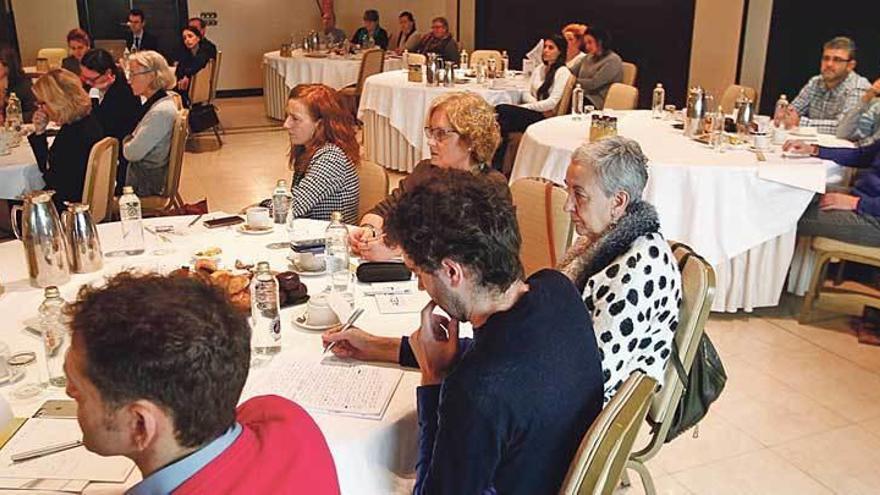 Participantes en el encuentro de ayer sobre enfermedades raras.