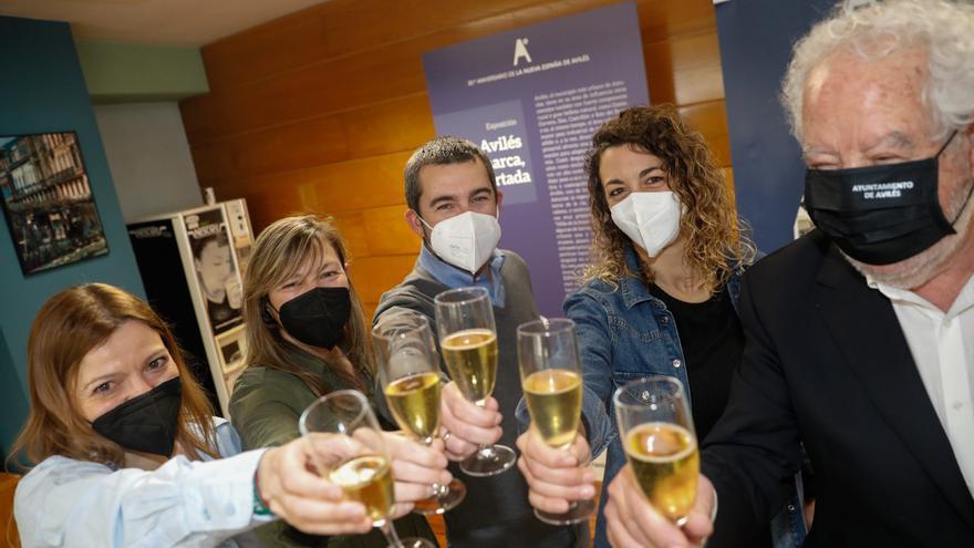 La corporación municipal de Avilés celebra su brindis navideño con LA NUEVA ESPAÑA