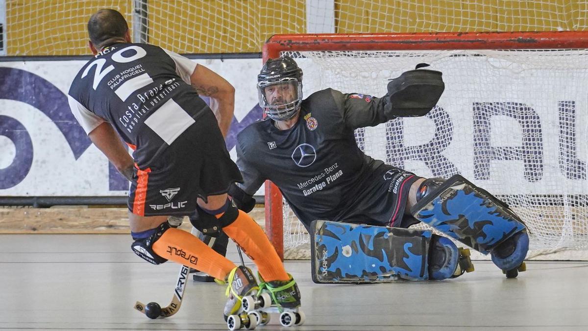 Els blanc-i-vermells són tercers per la cua i els blanc-i-negres cuers en l’OK Lliga. | MARC MARTÍ