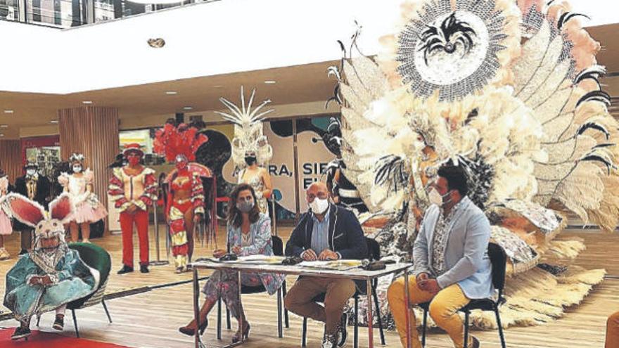 La presentación del Carnaval de Verano, en el centro comercial Martiánez.