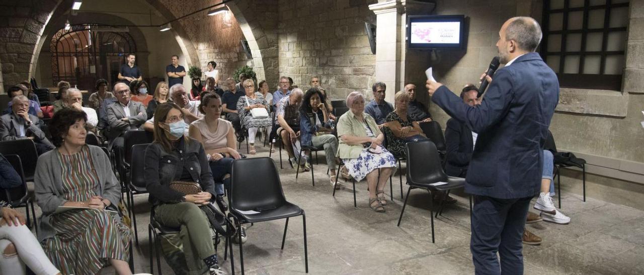 L’alcalde Marc Aloy, ahir a la presentació pública del pla a la Sala Gòtica de Sant Andreu | ALEX GUERRERO