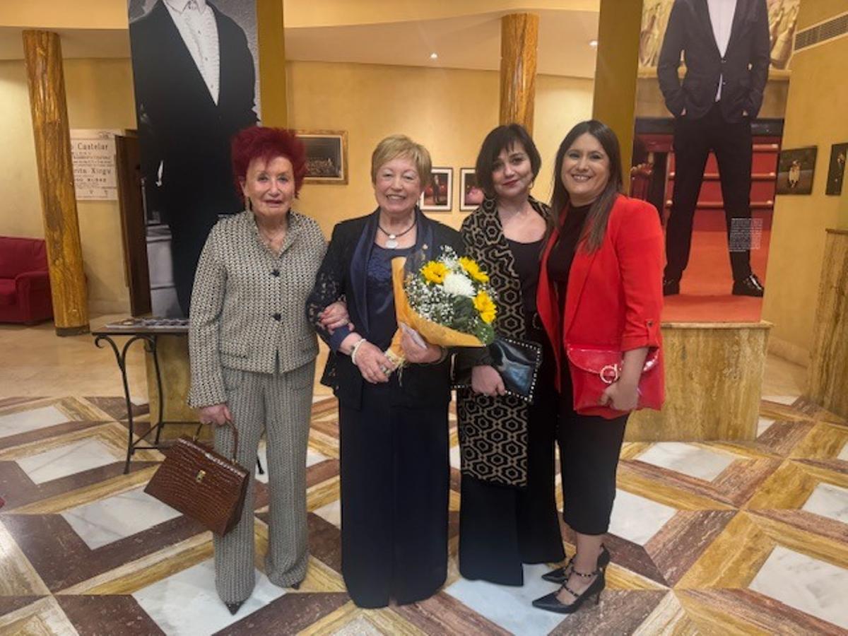 Maribel Paños, la «Hija Predilecta», Ana Segura y Andrea Paños.