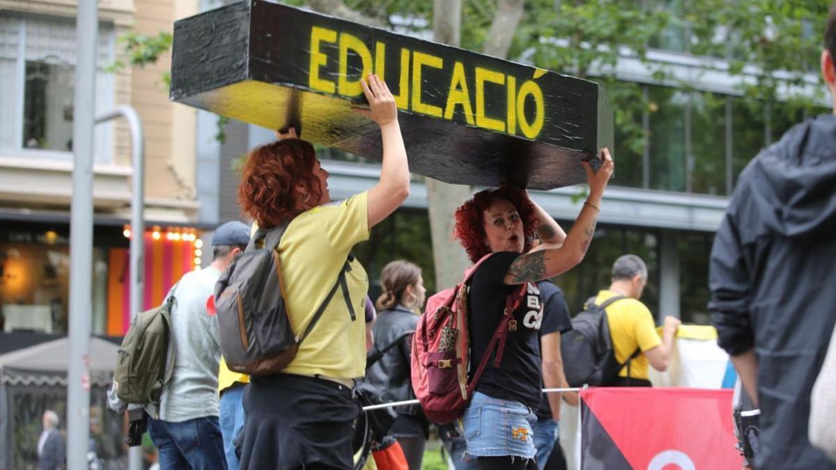 Una protesta de la comunitat educativa per reclamar millores en l’educació pública. | RICARD CUGAT