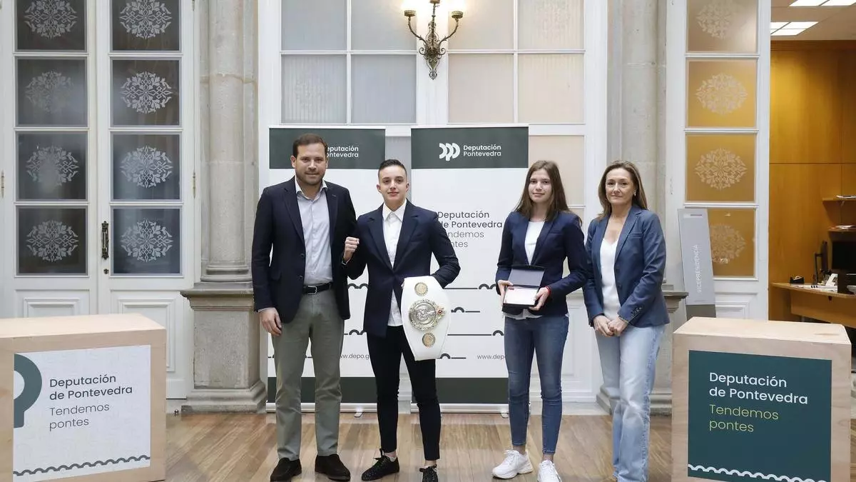 Homenaje a las hermanas Erika y Elora Abilleira, campeonas de Muay Thai