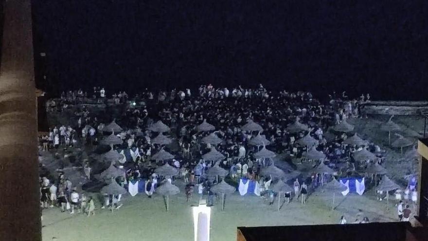 La playa de s’Arenal de Llucmajor, abarrotada de estudiantes, el pasado fin de semana. | 