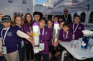 Dos cohetes y 400 escolares convierten la base de Talavera la Real en un gran aula aeroespacial