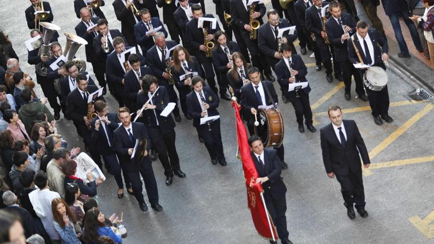 Imagen de la llegada de la banda de Agres a la plaza