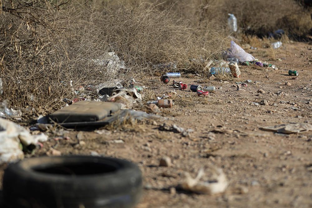 Suciedad y basura en Ca n'Escandell