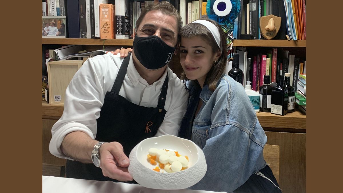 Marina y Jordi Roca, con el postre 'Núvol de mandarina'.