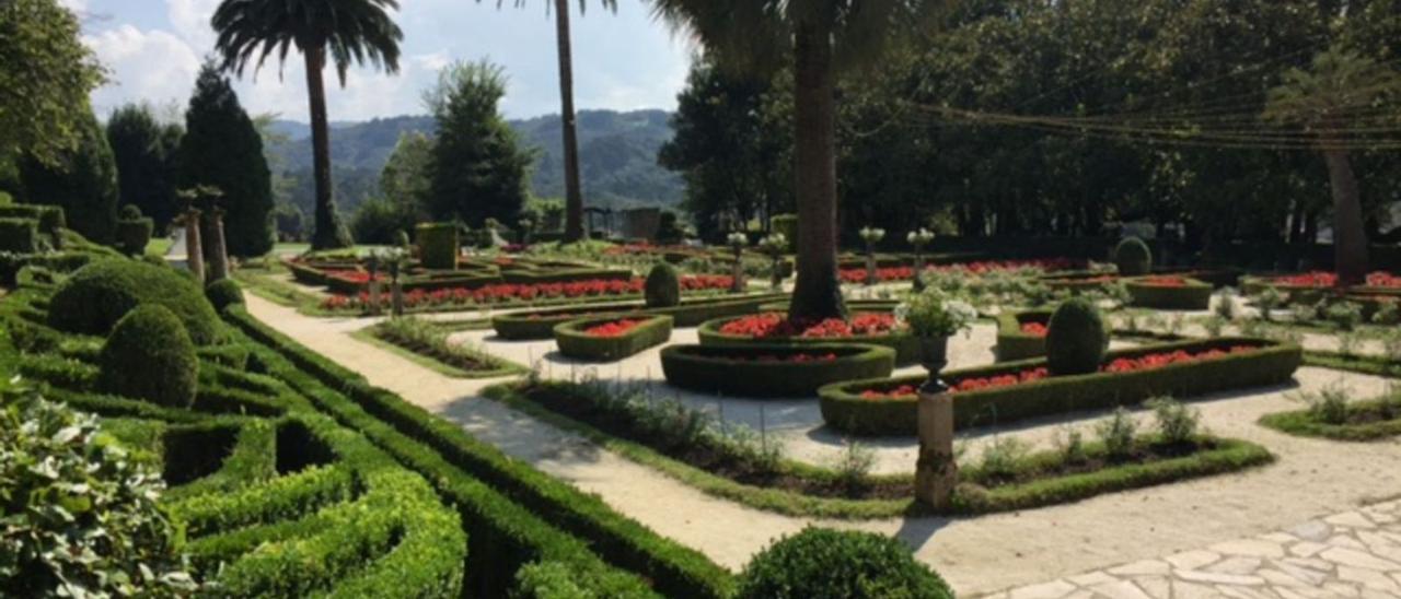 Una vista de los jardines del palacio de Valdesoto, de estilo francés. | LNE