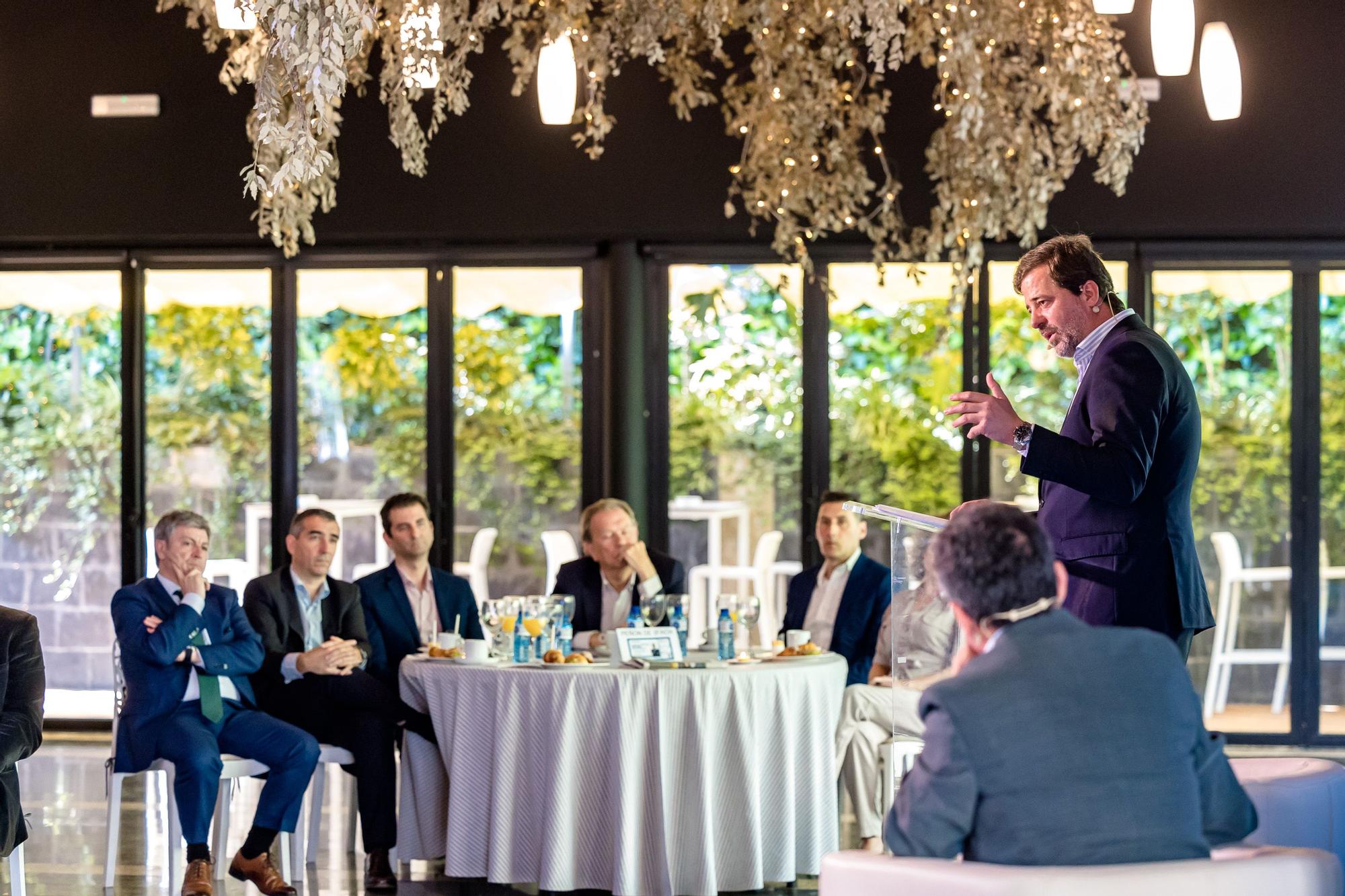 Encuentro INFOSALUD en el Restaurante Maestral de Alicante. Un evento que reúne a profesionales del sector de la Sanidad Privada de la provincia con la participación de Carlos Rus, presidente de la Alianza de la Sanidad Privada Española