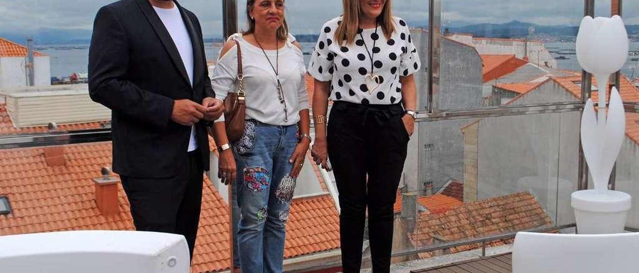 La diputada de Cohesión Social, Digna Rivas, visitando ayer las instalaciones del Spa Norat. // Muñiz