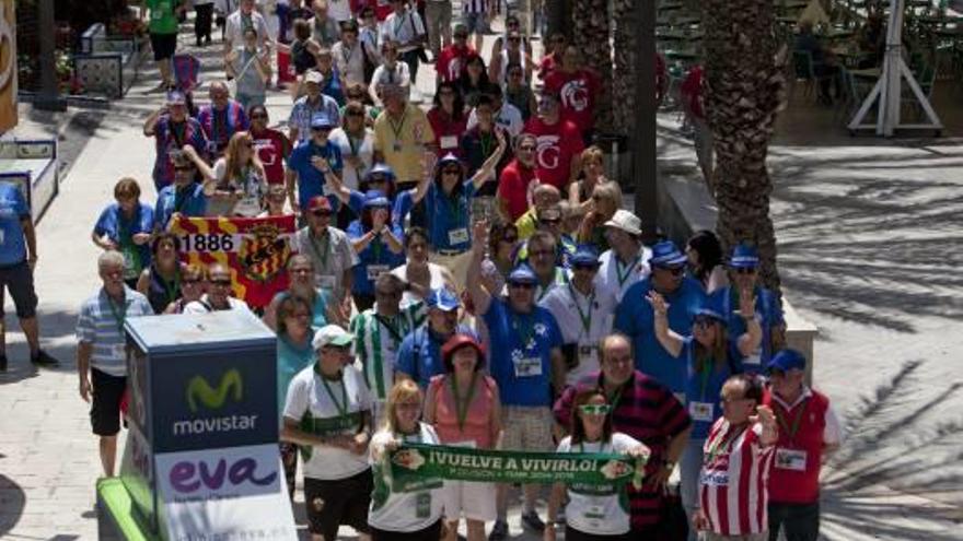 Los peñistas en la Glorieta, en el Centro de Congresos y en la comida en el Parque Municipal.