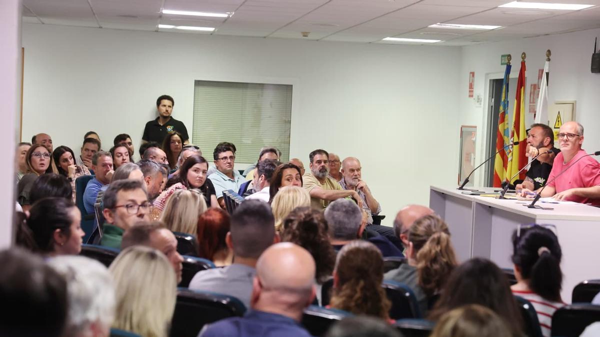 Las Hogueras elevan la presión al Ayuntamiento y exigen el pago de las subvenciones