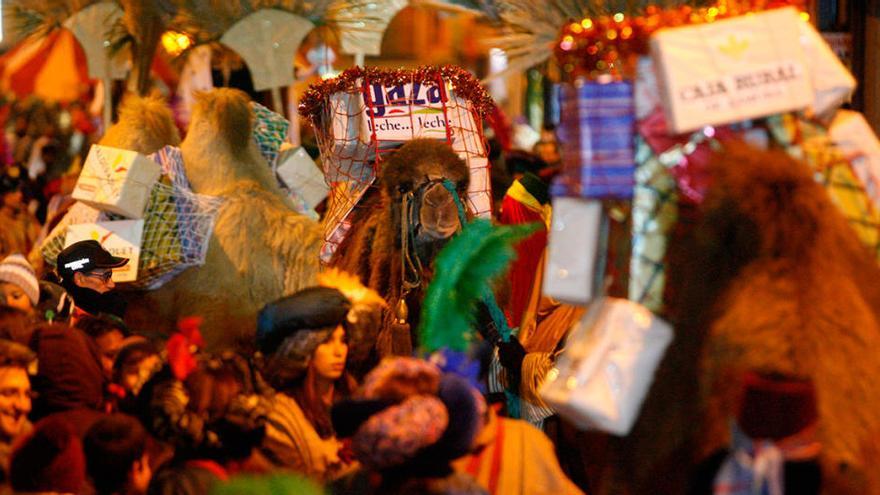 Camellos en una Cabalgata de Reyes. // FDV