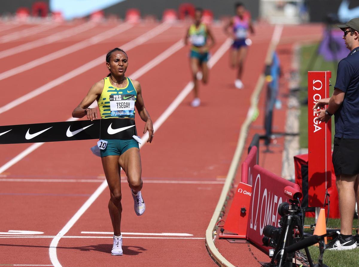 Tsegay tras batir el récord del mundo de 5.000 femenino