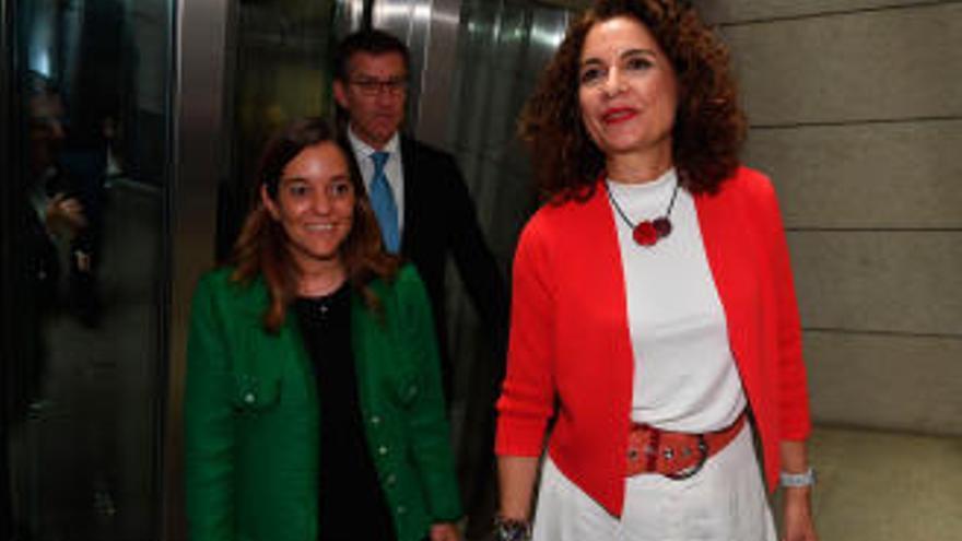 María Jesús Montero, ministra en funciones de Hacienda con Inés REy, alcaldesa de A Coruña // V. Echave