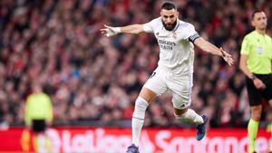 Karim Benzema celebra el 0-1 en el Athletic Club-Real Madrid de LaLiga Santander 2022-2023