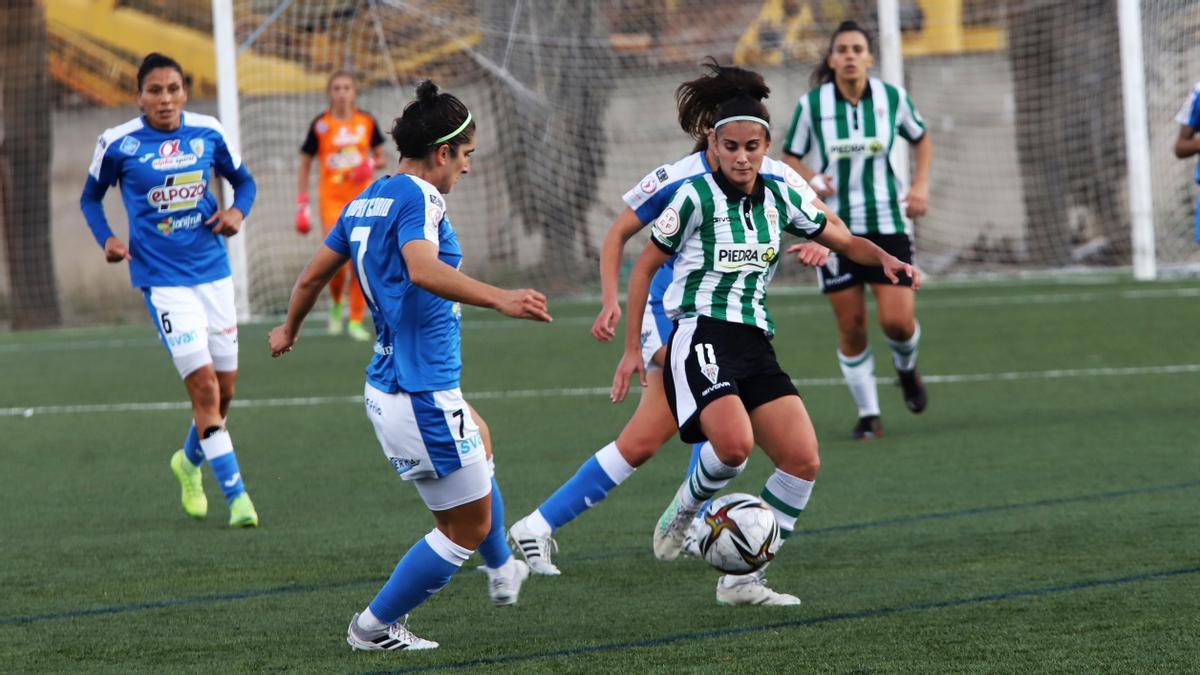 Lance de un partido del Córdoba CF Femenino ante el Alhama en la Ciudad Deportiva.