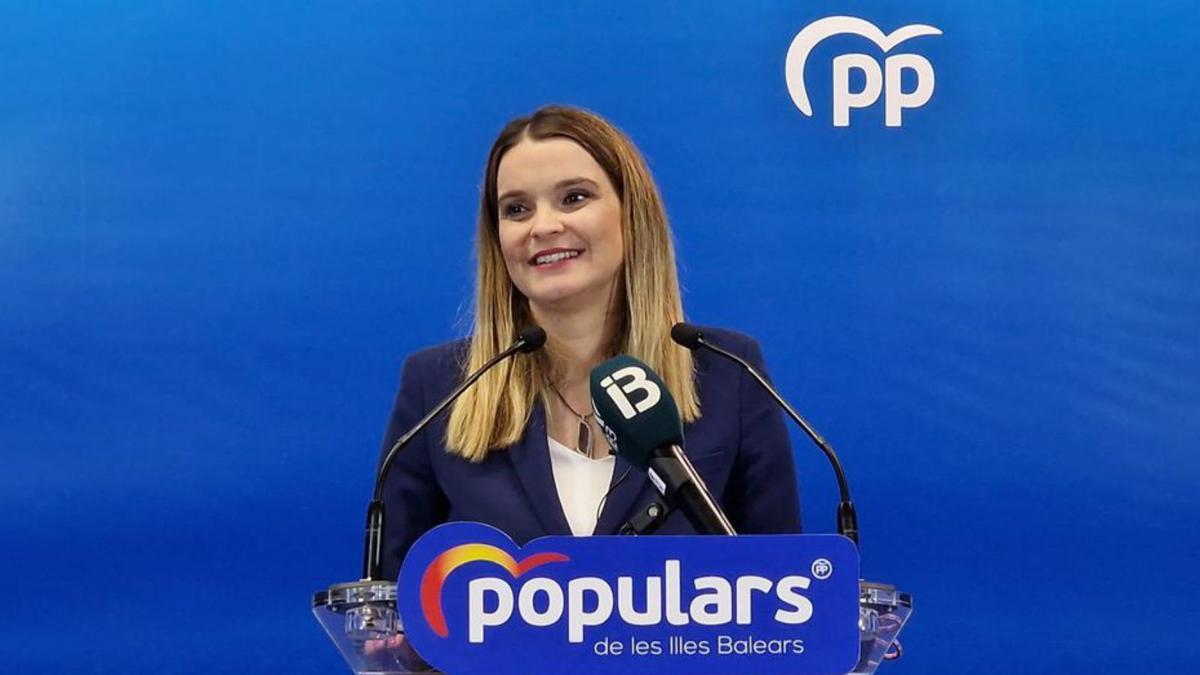 Marga Prohens en rueda de prensa en la sede del PP.