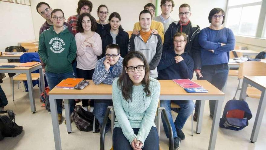 Nerea Filgueiras, esta semana junto a otros compañeros en la facultad de Ciencias de la Educación.