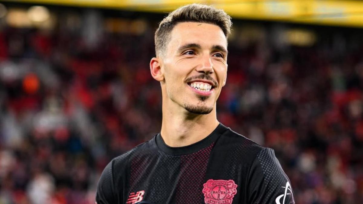 Grimaldo prepara su salida del Bayer: Barça, Juve y Milan, muy atentos