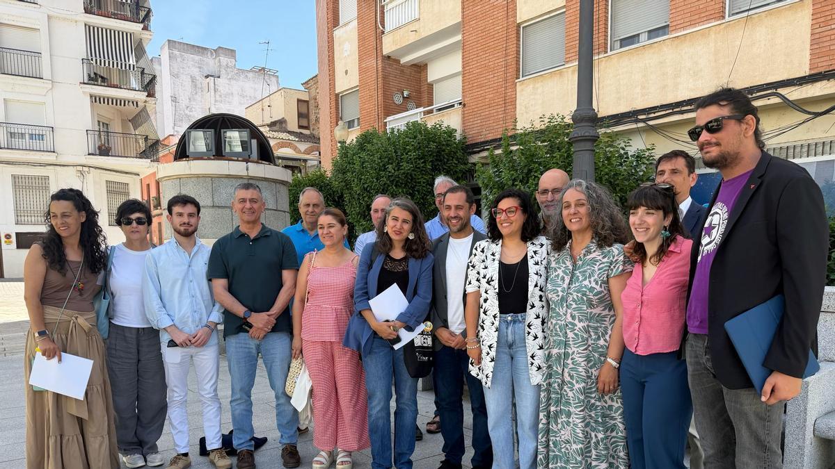 Representantes de ambas formaciones políticas tras el Pleno de la Asamblea de Extremadura.