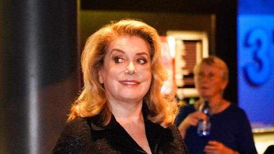 Catherine Deneuve deslumbra en la clausura con ‘Sagge femme’