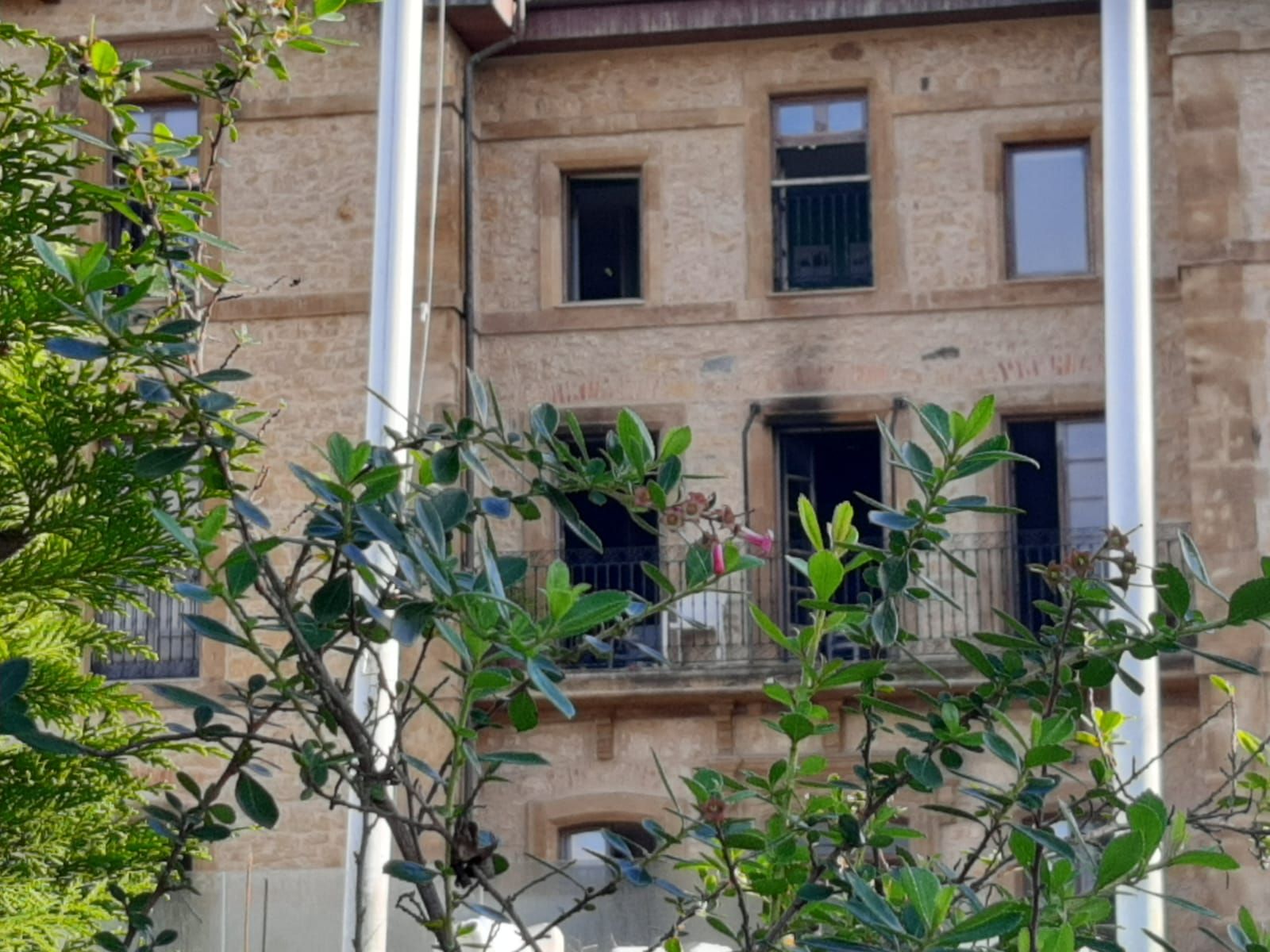 Tragedia en Valdesoto: las imágenes de la mañana tras el incendio de la residencia de Leceñes