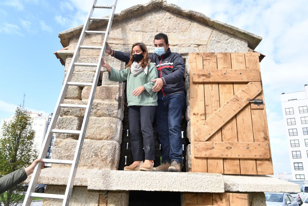 Rey visita el hórreo rehabilitado en San Roque