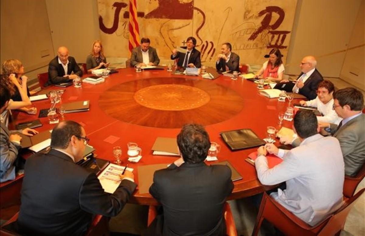 Carles Puigdemont preside, este martes, la reunión del Ejecutivo catalán.