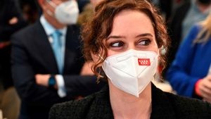 Madrid, sobre l’ús de mascareta en exteriors: «No té cap validesa per al control de la pandèmia»