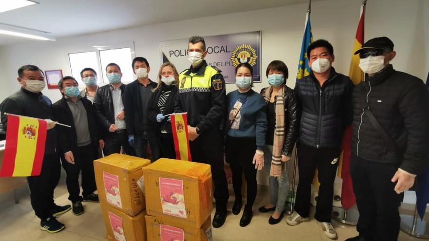 Comerciantes chinos de l&#039;Albir entregan 9.000 mascarillas a l&#039;Alfàs del Pi